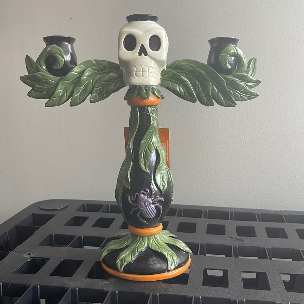 Skull - candle stick holder